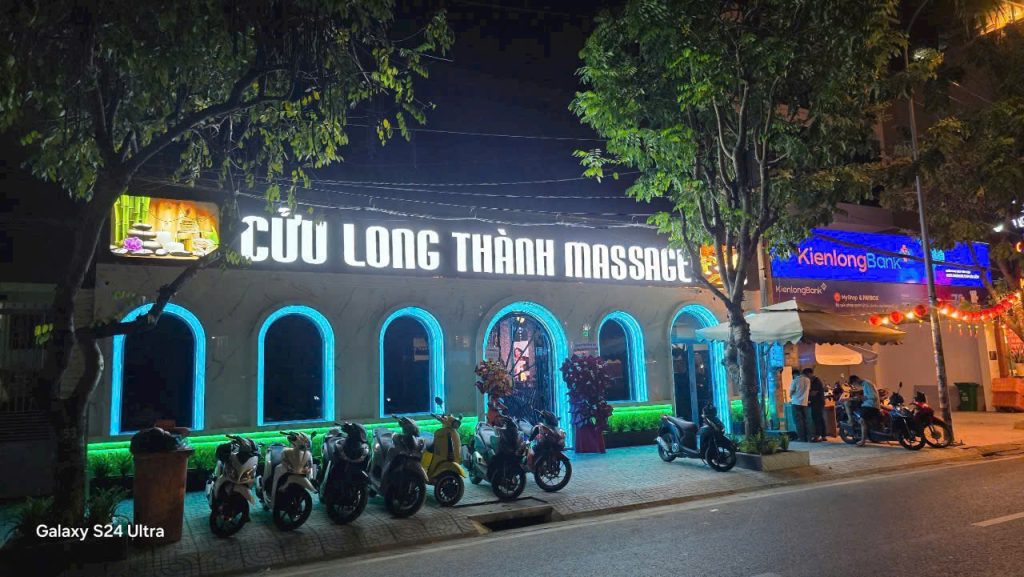 Mặt tiền Massage Cửu Long Thành về đêm – dịch vụ massage thư giãn chuyên nghiệp tại TP.HCM