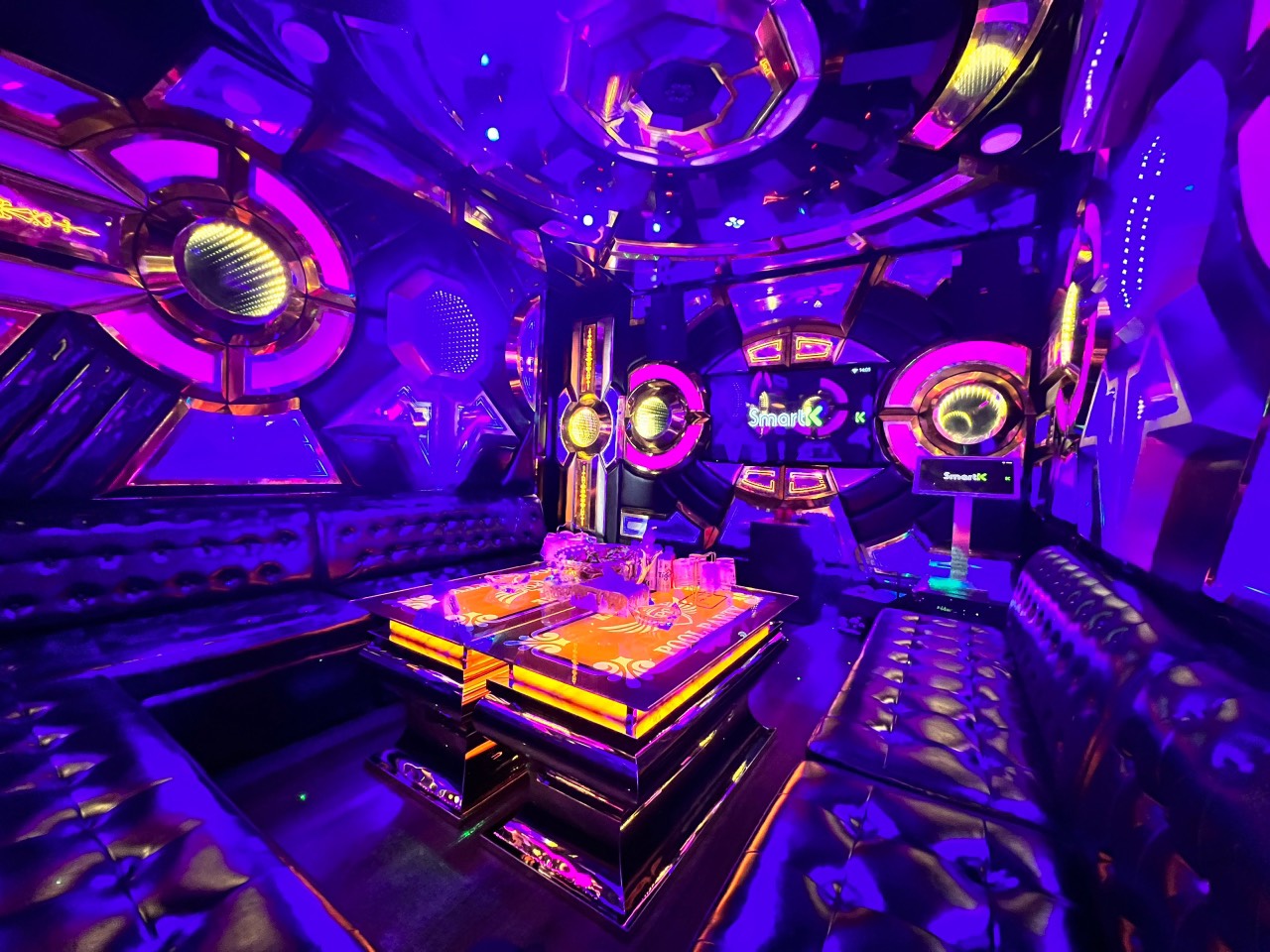 Pool party Villa Karaoke